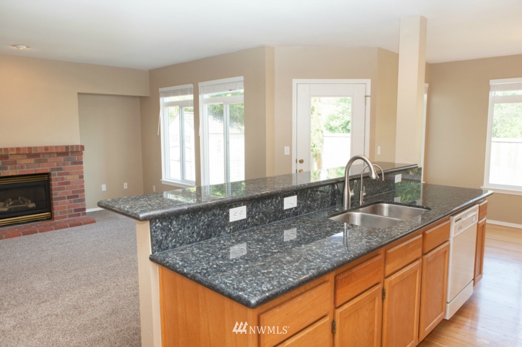 18340 160th Place Southeast Renton, WA 98058 - Photo 5 of 23 Gallery Image 5