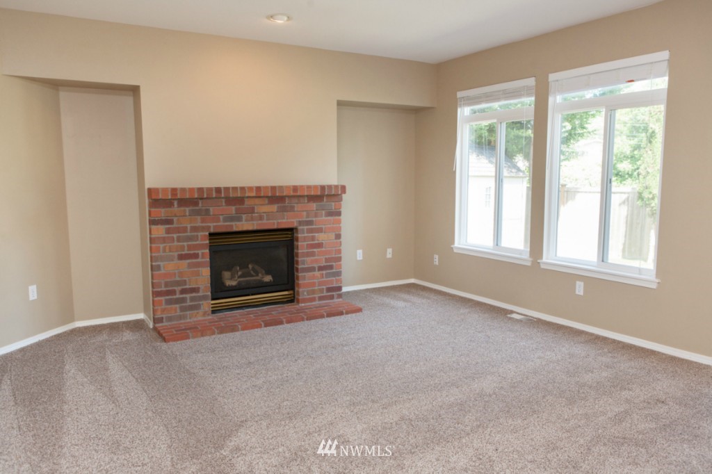 18340 160th Place Southeast Renton, WA 98058 - Photo 6 of 23 Gallery Image 6