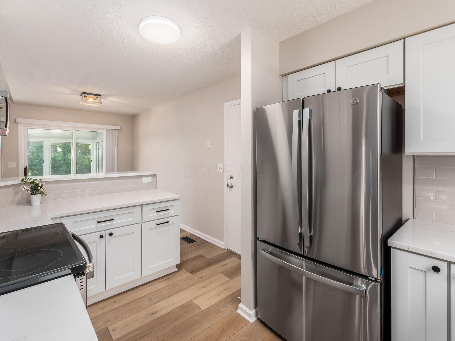 449 Senate Avenue Delaware, OH 43015 - Photo 15 of 31 Updated Kitchen