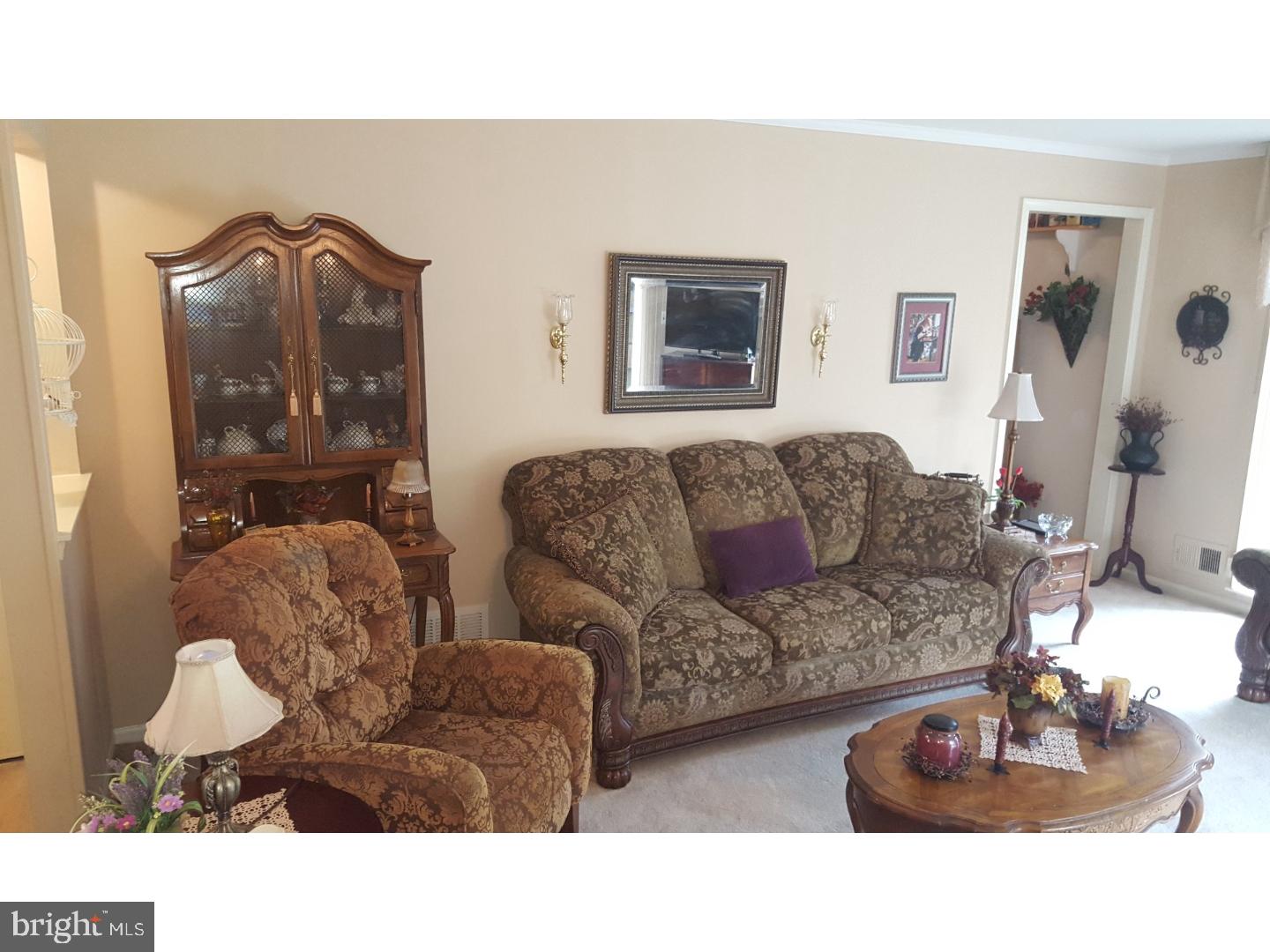 30 Geraldine Road Hightstown, NJ 08520 - Photo 5 of 24 Living Room