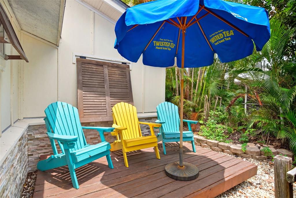 660 Linley Street Longboat Key, FL 34228 - Photo 7 of 64