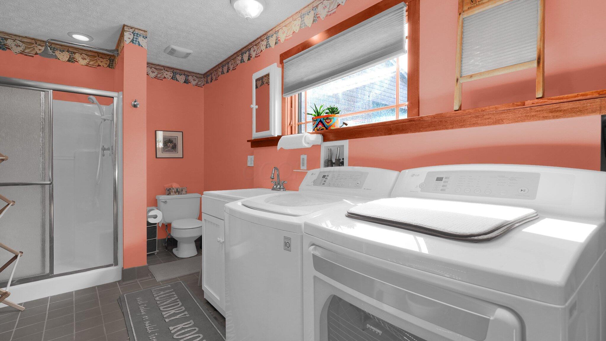7871 Blacks Road Southwest Pataskala, OH 43062 - Photo 27 of 63 1st floor laundry room / full bath