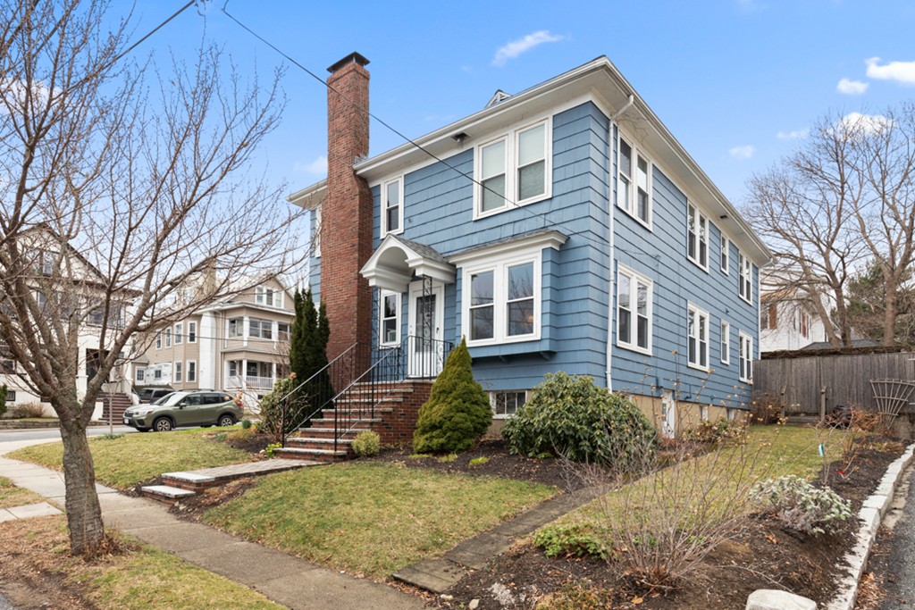 23 Clyde Road, Unit 23 Watertown, MA 02472 - Photo 4 of 30 Gallery Image 4