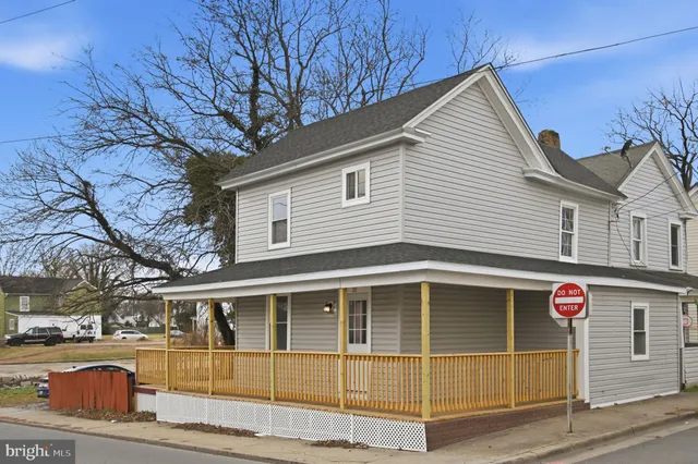 a view of a house with a garage