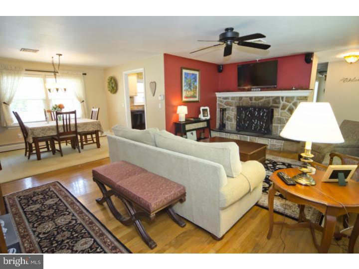 307 Cowpath Road Lansdale, PA 19446 - Photo 4 of 25 Living Room