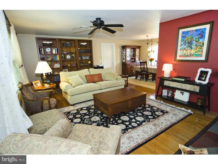 307 Cowpath Road Lansdale, PA 19446 - Photo 5 of 25 Living Room