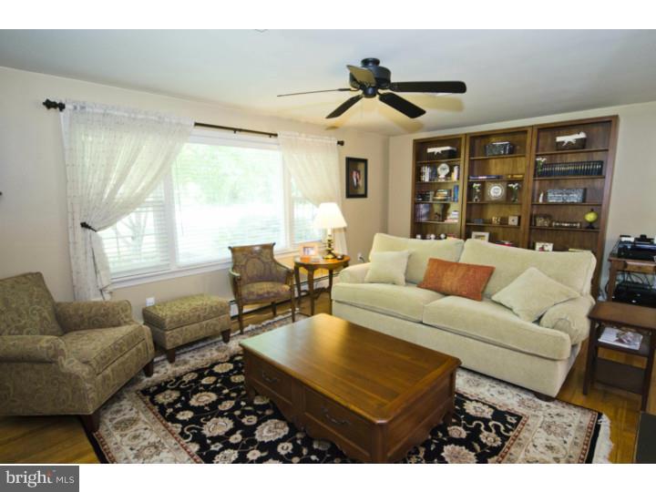 307 Cowpath Road Lansdale, PA 19446 - Photo 6 of 25 Living Room