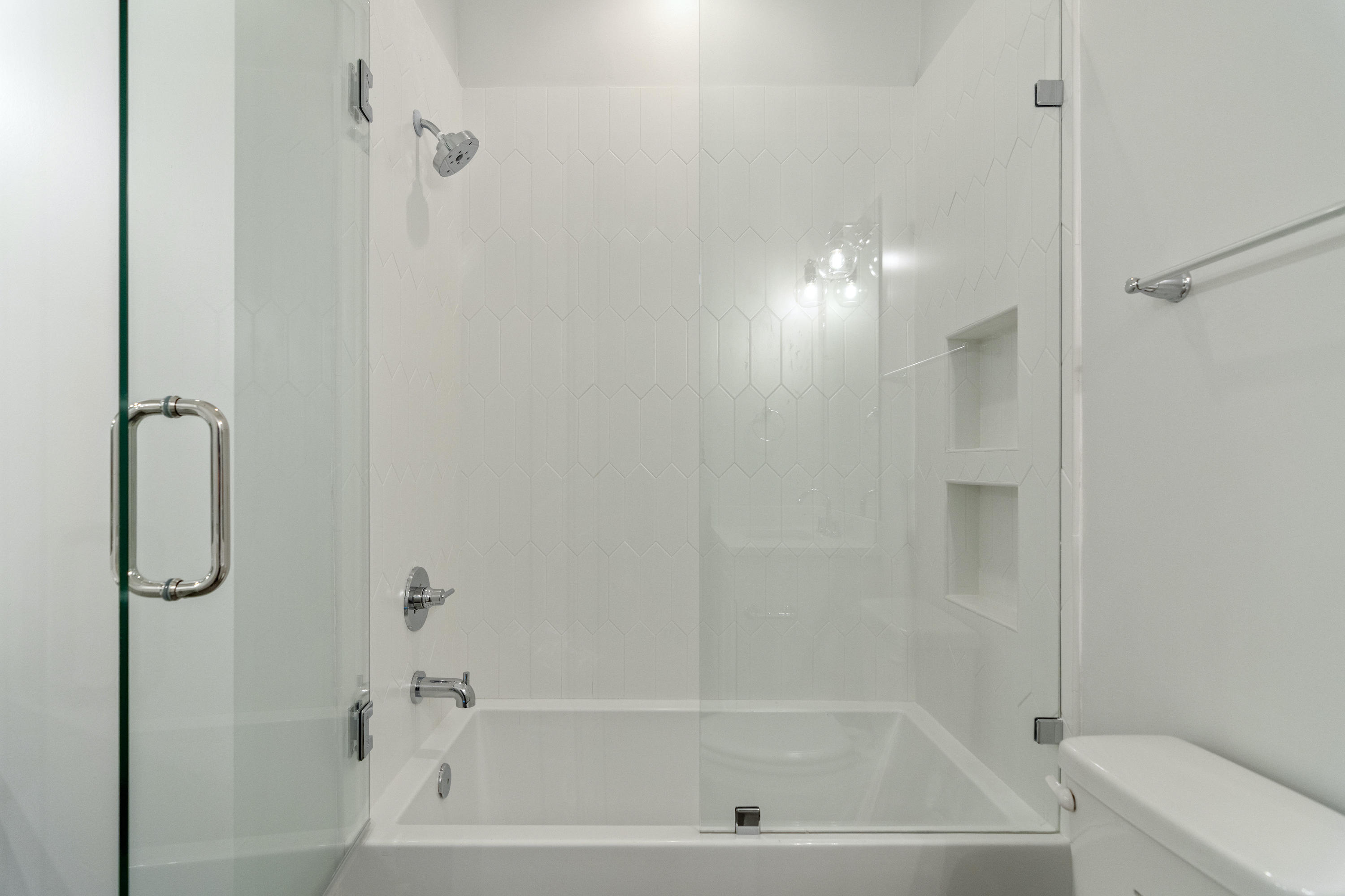 15 Lake Mist Ln Inlet Beach Inlet Beach, FL 32461 - Photo 31 of 48 a bathroom with a bathtub