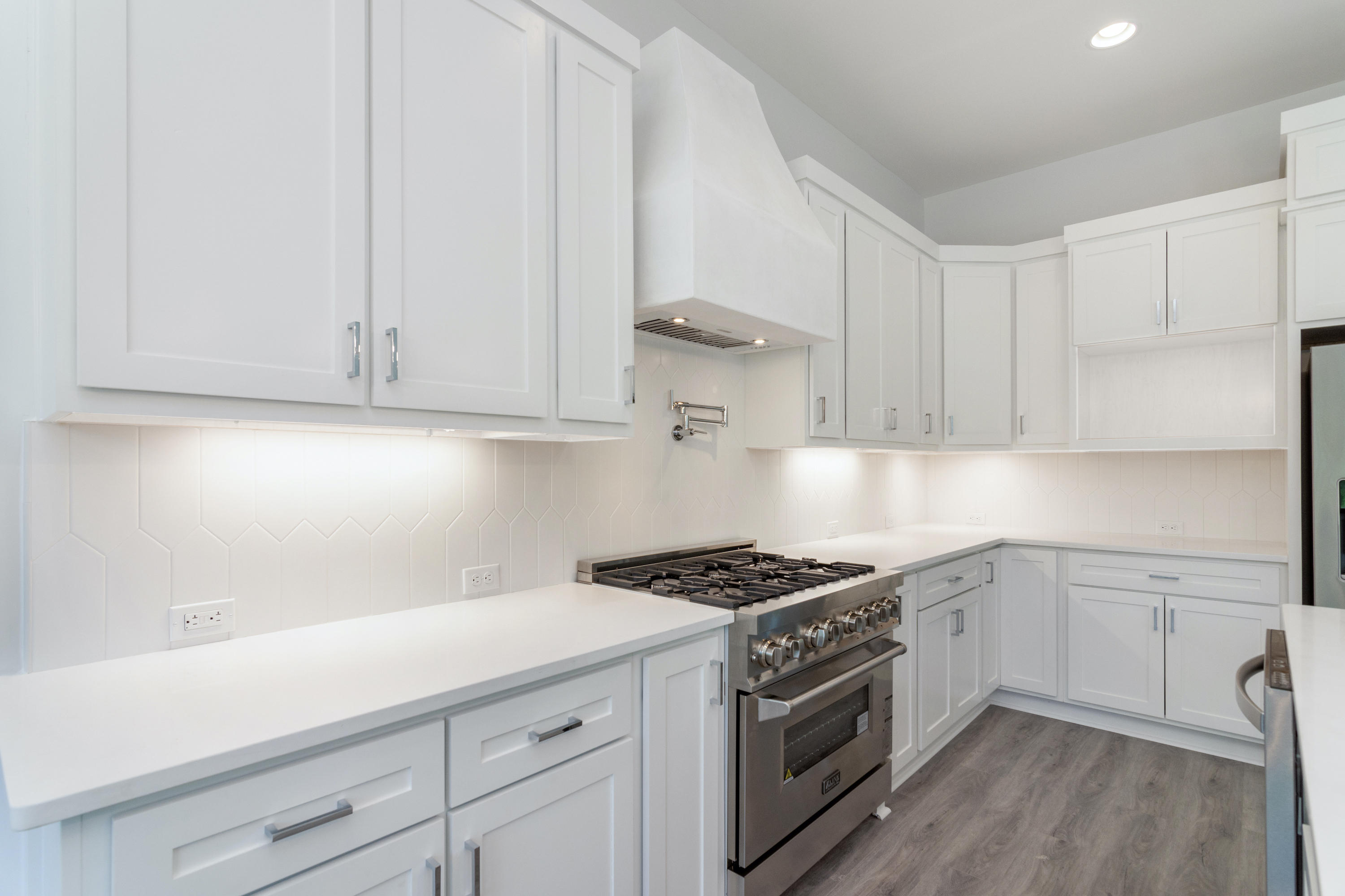 15 Lake Mist Ln Inlet Beach Inlet Beach, FL 32461 - Photo 7 of 48 a kitchen with granite countertop white cabinets and white appliances