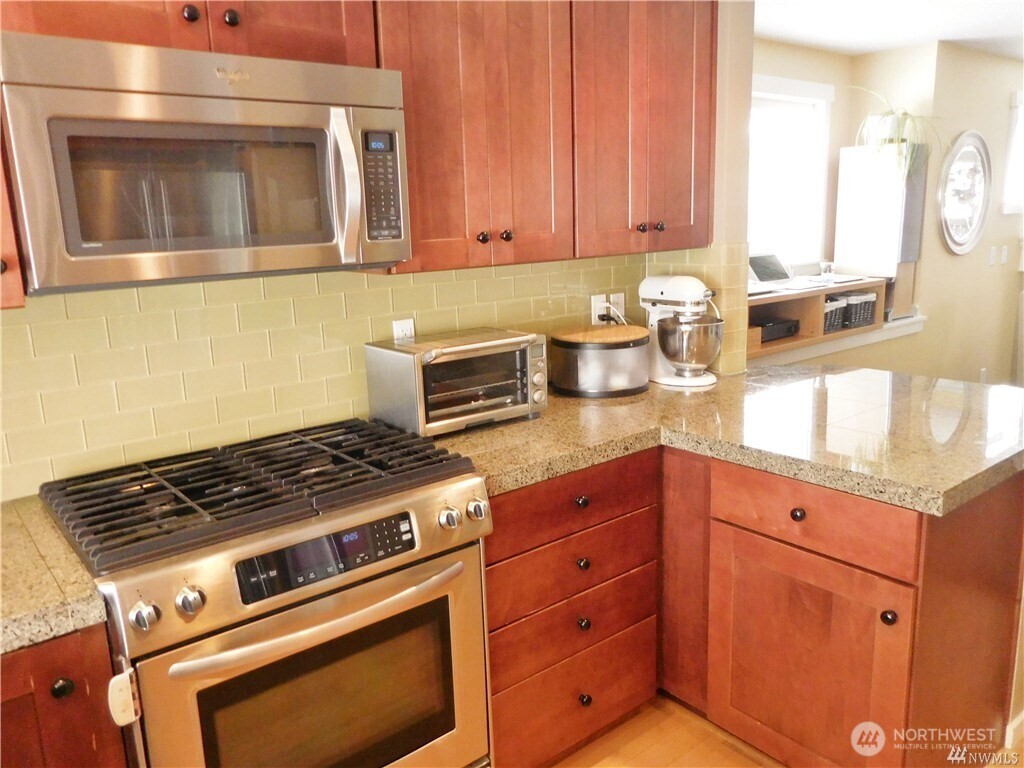 3615 Albion Place North, Unit A Seattle, WA 98103 - Photo 9 of 22
