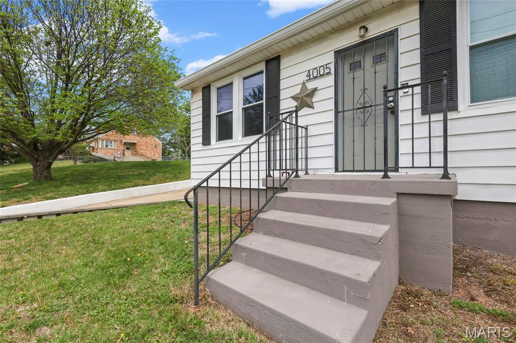 4005 Reavis Barracks Road St. Louis, MO 63125 - Photo 2 of 60