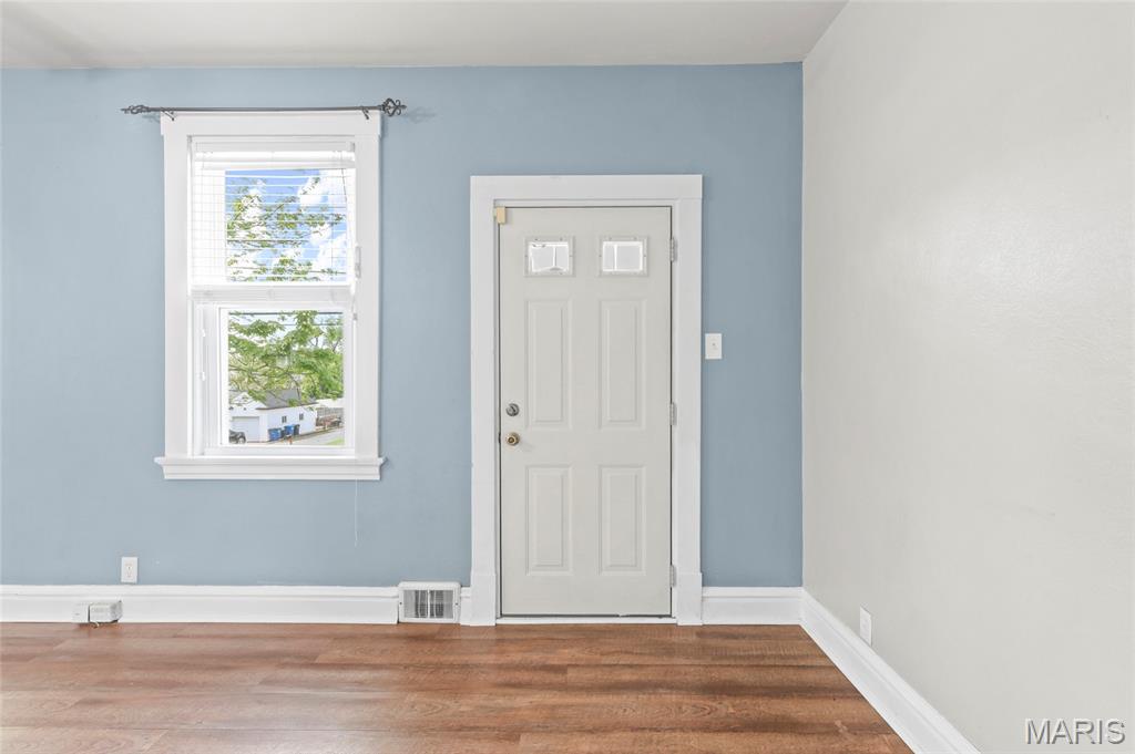 4005 Reavis Barracks Road St. Louis, MO 63125 - Photo 5 of 60