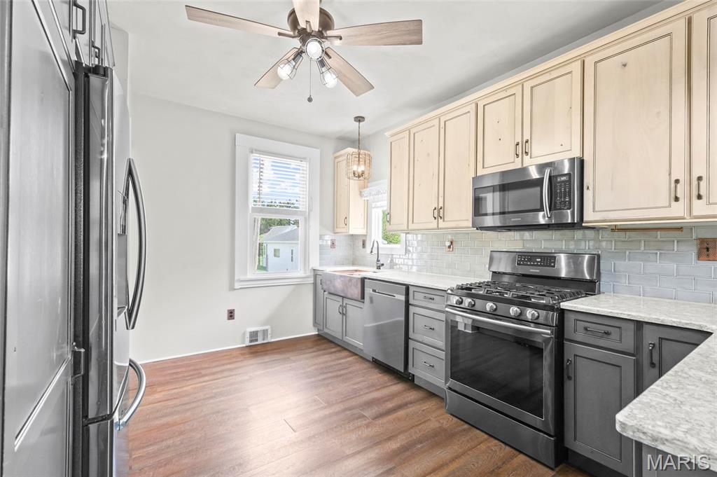 4005 Reavis Barracks Road St. Louis, MO 63125 - Photo 8 of 60