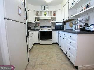 52 St Dunstans Road Hatboro, PA 19040 - Photo 3 of 6
