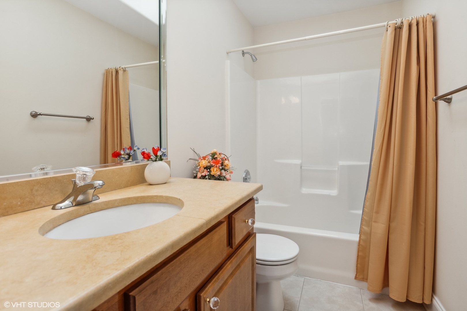1034 East Woodrow Avenue Lombard, IL 60148 - Photo 25 of 36 a bathroom with a sink and a mirror