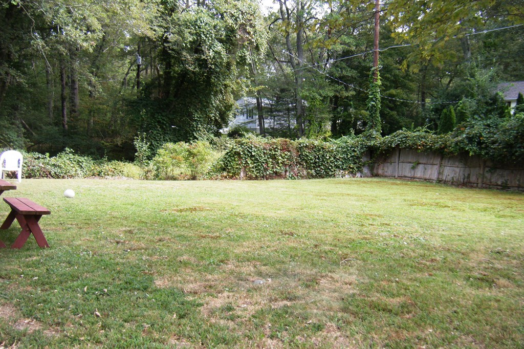 27 Thornton Road Mansfield, MA 02048 - Photo 18 of 20 Gallery Image 18
