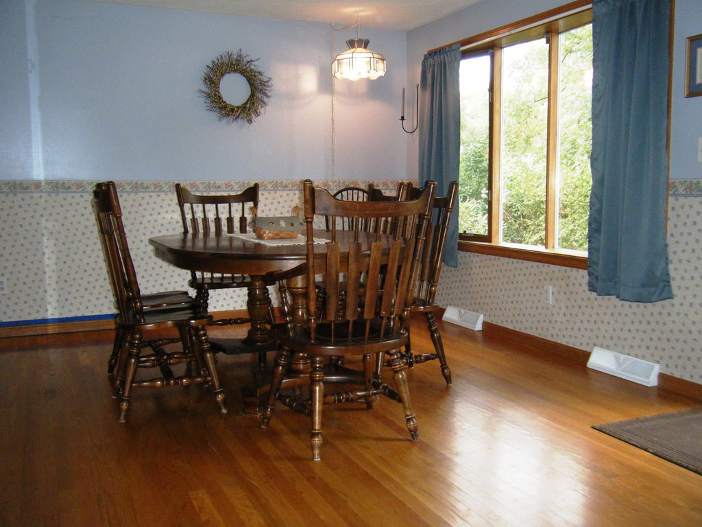 27 Thornton Road Mansfield, MA 02048 - Photo 3 of 20 Gallery Image 3
