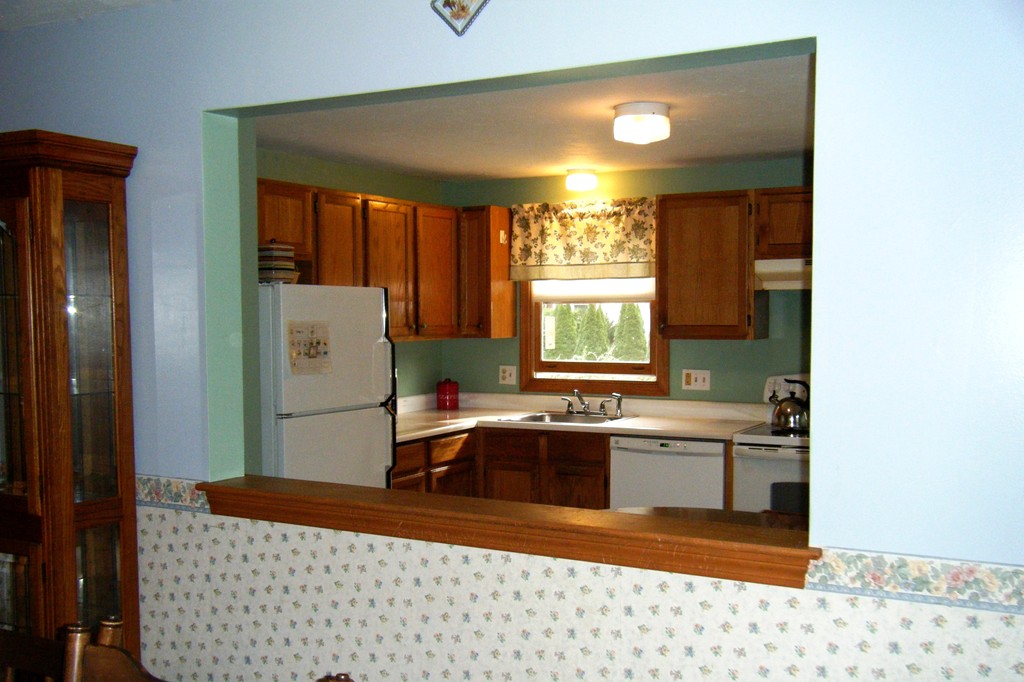 27 Thornton Road Mansfield, MA 02048 - Photo 4 of 20 Gallery Image 4
