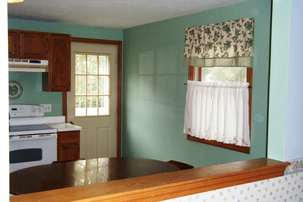 27 Thornton Road Mansfield, MA 02048 - Photo 5 of 20 Gallery Image 5
