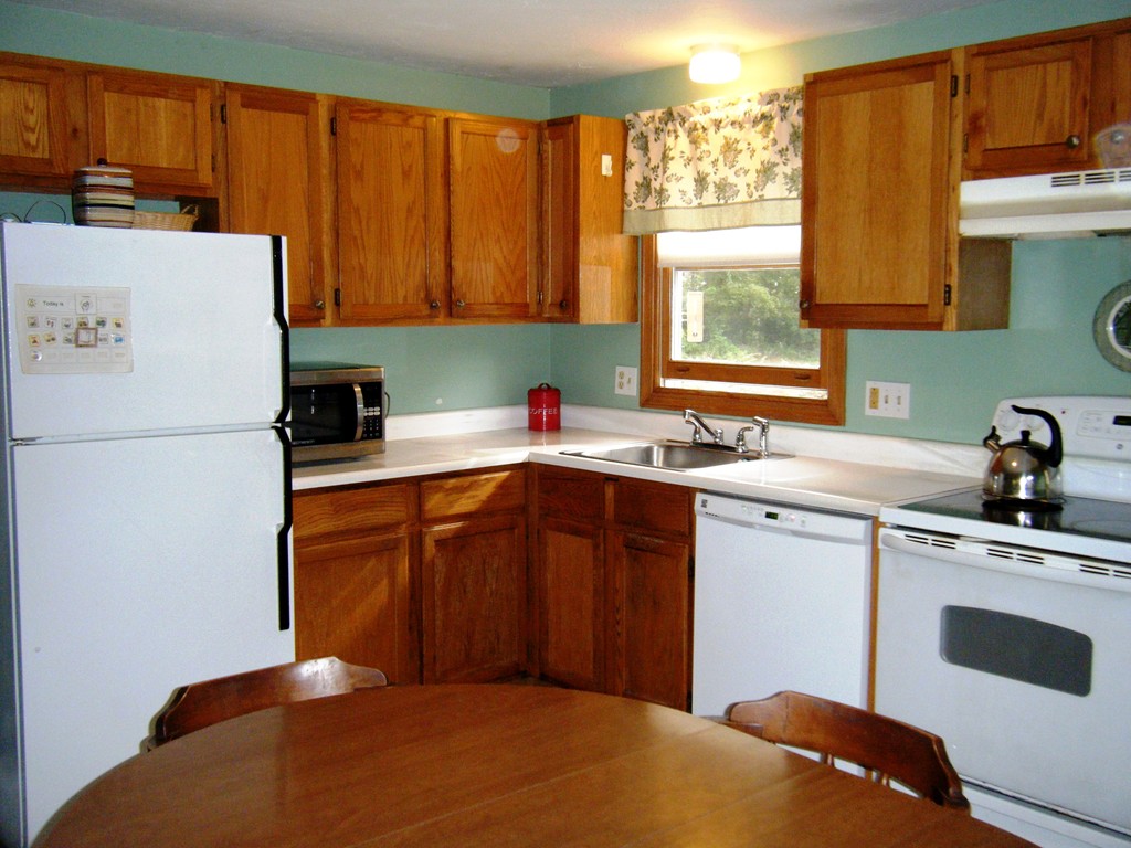 27 Thornton Road Mansfield, MA 02048 - Photo 6 of 20 Gallery Image 6