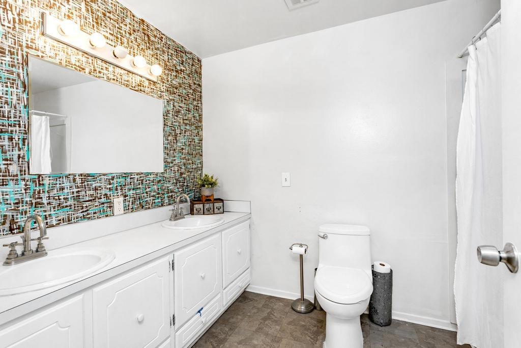 8587 Wagner Creek Road Talent, OR 97540 - Photo 11 of 35 Main bathroom, double sink vanity and fu