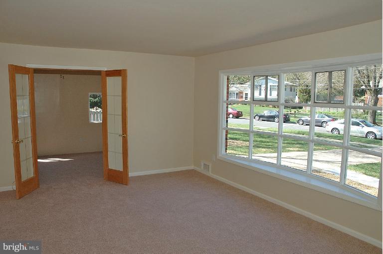 4311 Merton Road Rockville, MD 20853 - Photo 7 of 10 Living Room