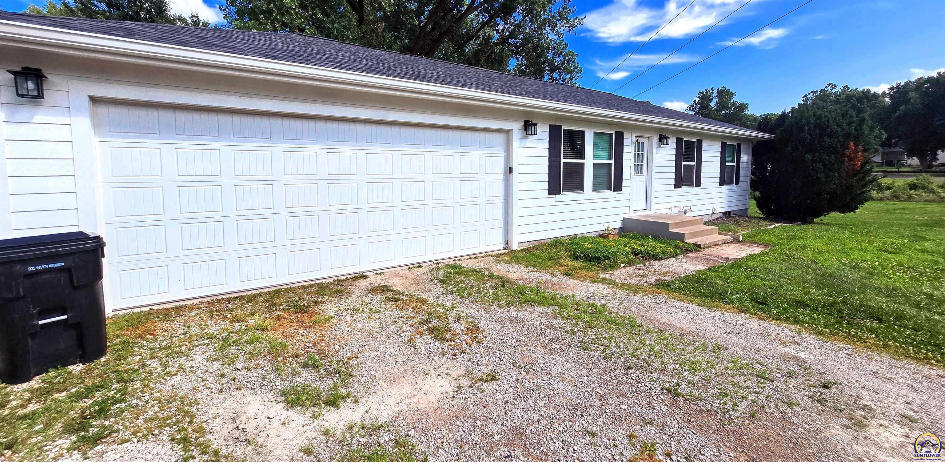 3650 Northeast Applewood Drive Topeka, KS 66617 - Photo 2 of 18