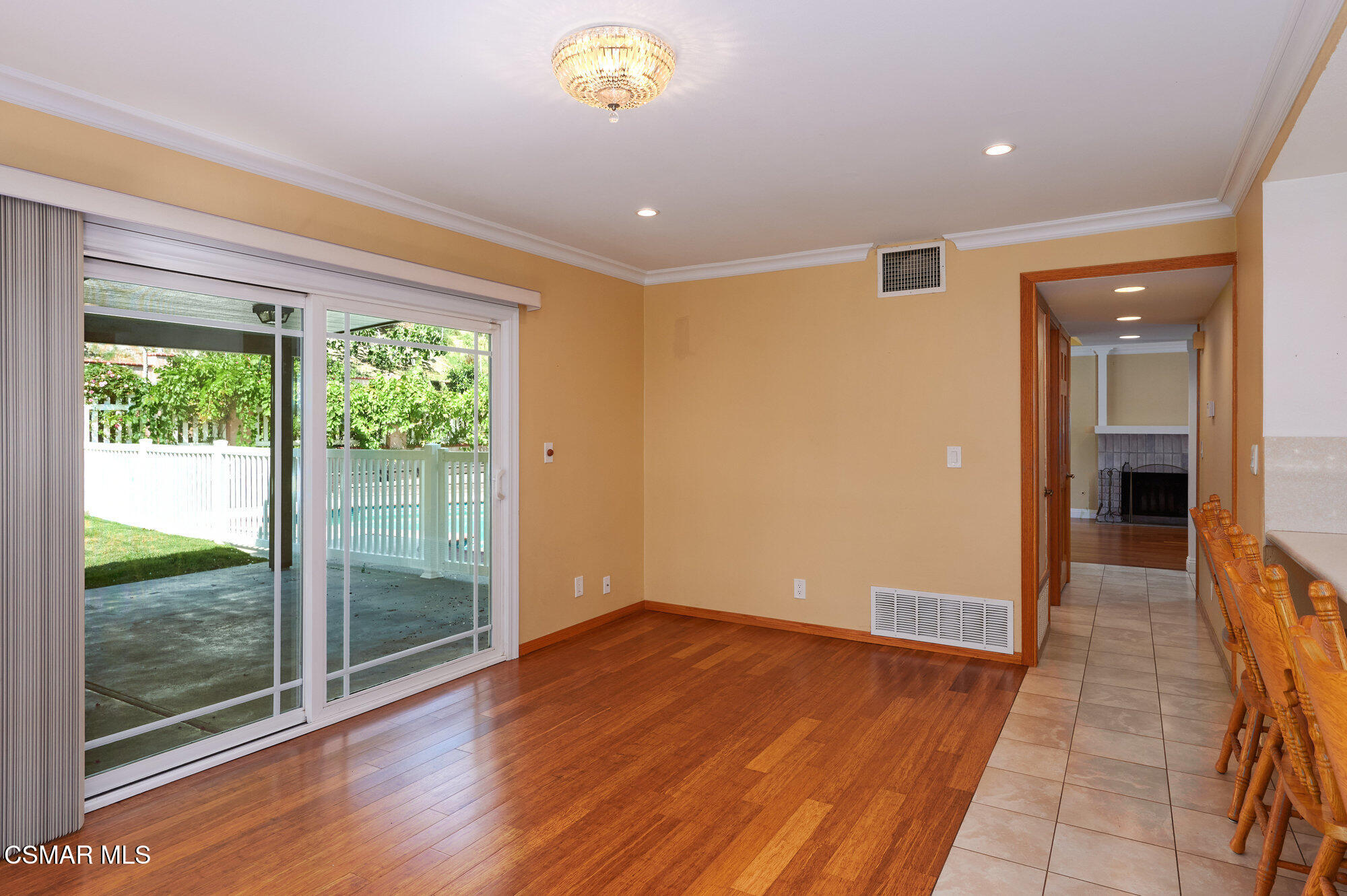 2083 Booth Street Simi Valley, CA 93065 - Photo 12 of 41 028_2083_booth_street_028