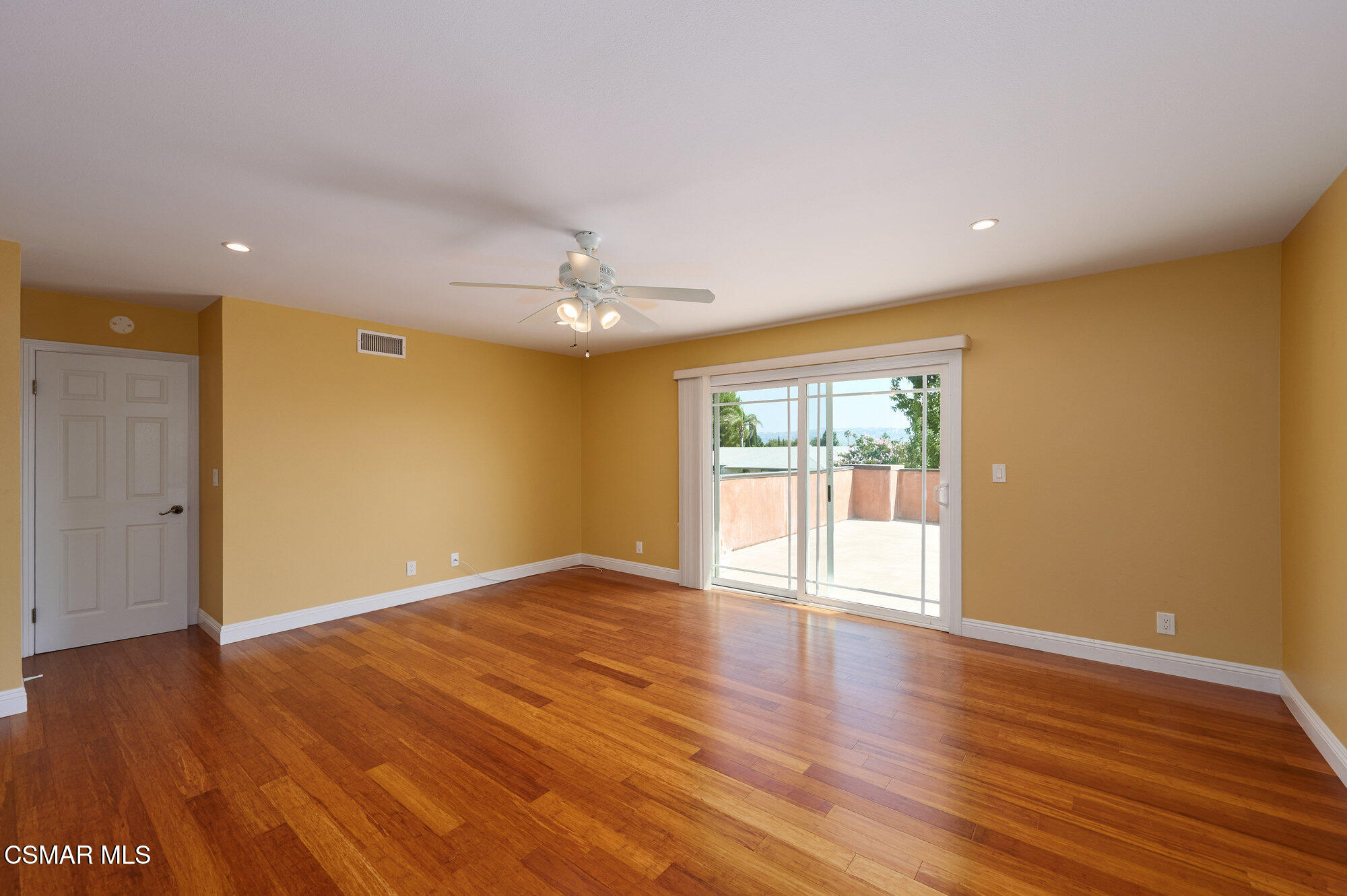2083 Booth Street Simi Valley, CA 93065 - Photo 17 of 41 035_2083_booth_street_035