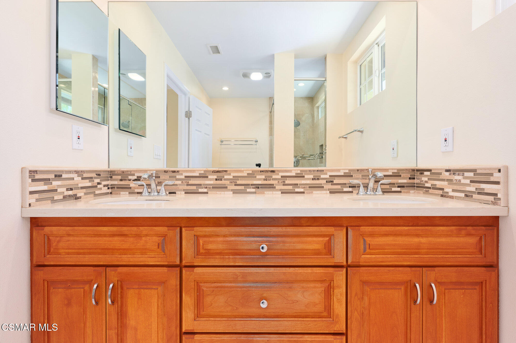 2083 Booth Street Simi Valley, CA 93065 - Photo 23 of 41 043_2083_booth_street_043