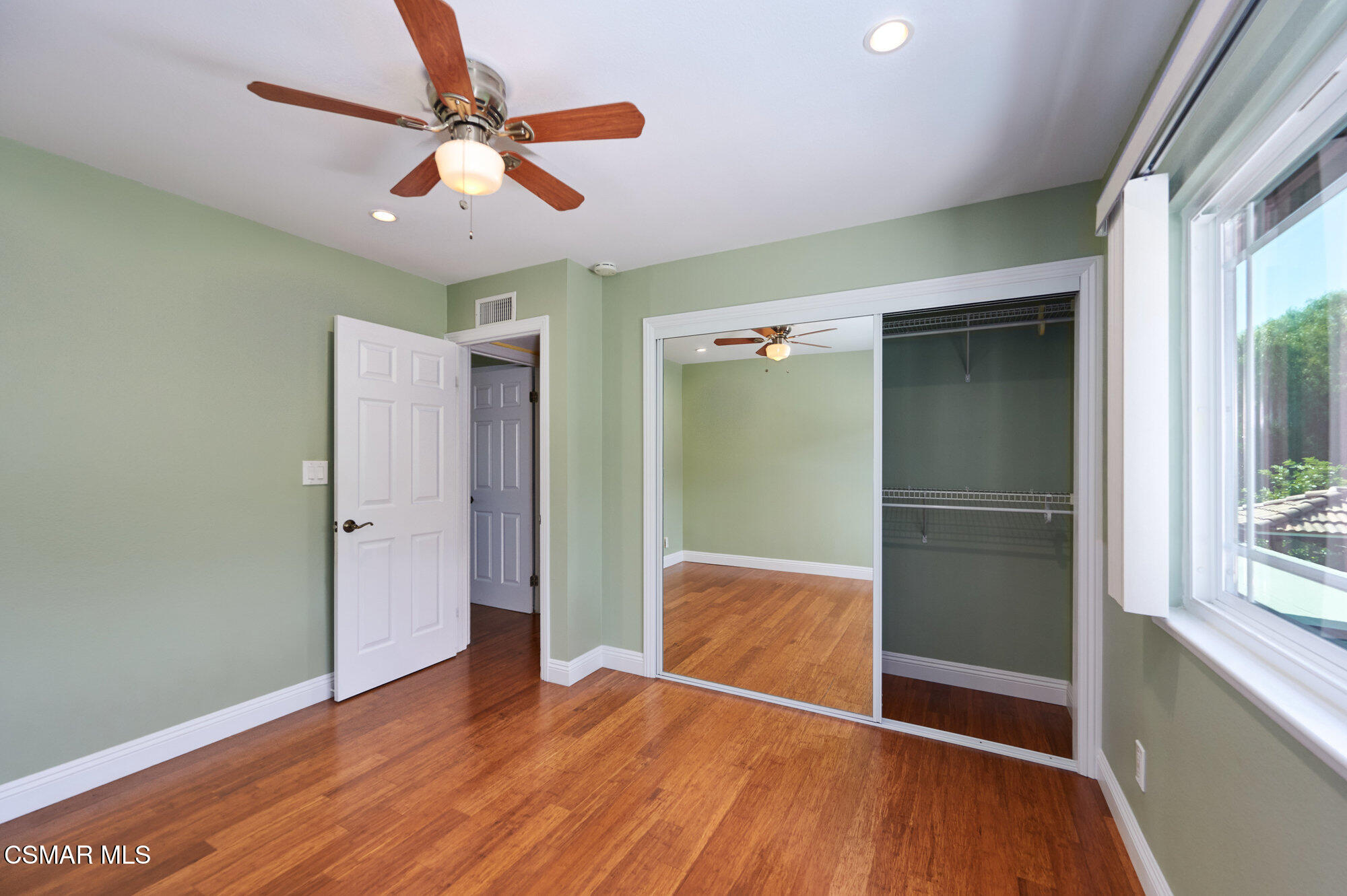 2083 Booth Street Simi Valley, CA 93065 - Photo 29 of 41 049_2083_booth_street_049