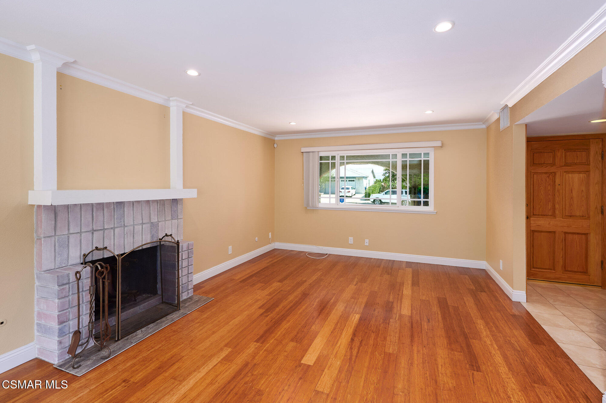 2083 Booth Street Simi Valley, CA 93065 - Photo 4 of 41 012_2083_booth_street_012