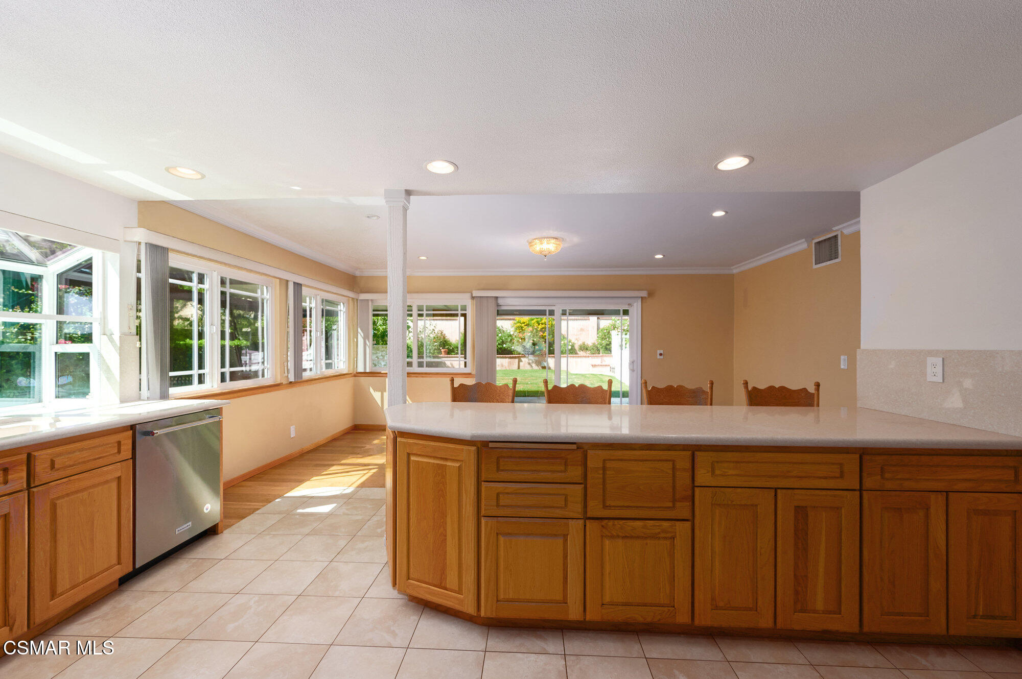 2083 Booth Street Simi Valley, CA 93065 - Photo 9 of 41 021_2083_booth_street_021
