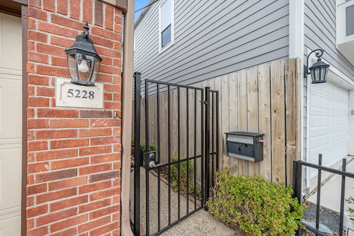 5228 Larkin Street Houston, TX 77007 - Photo 3 of 29 a view of a door with a street
