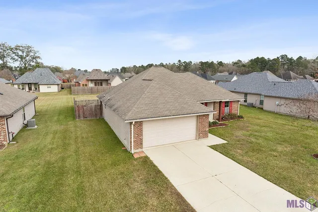 $229,000 | 9277 Yellow Fin Drive, Denham Springs, LA 70726