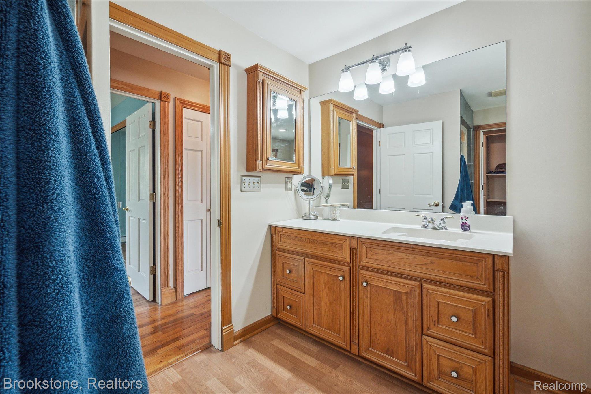 2869 Judah Road Lake Orion, MI 48359 - Photo 19 of 52 BRIGHT AND CLEAN VANITY