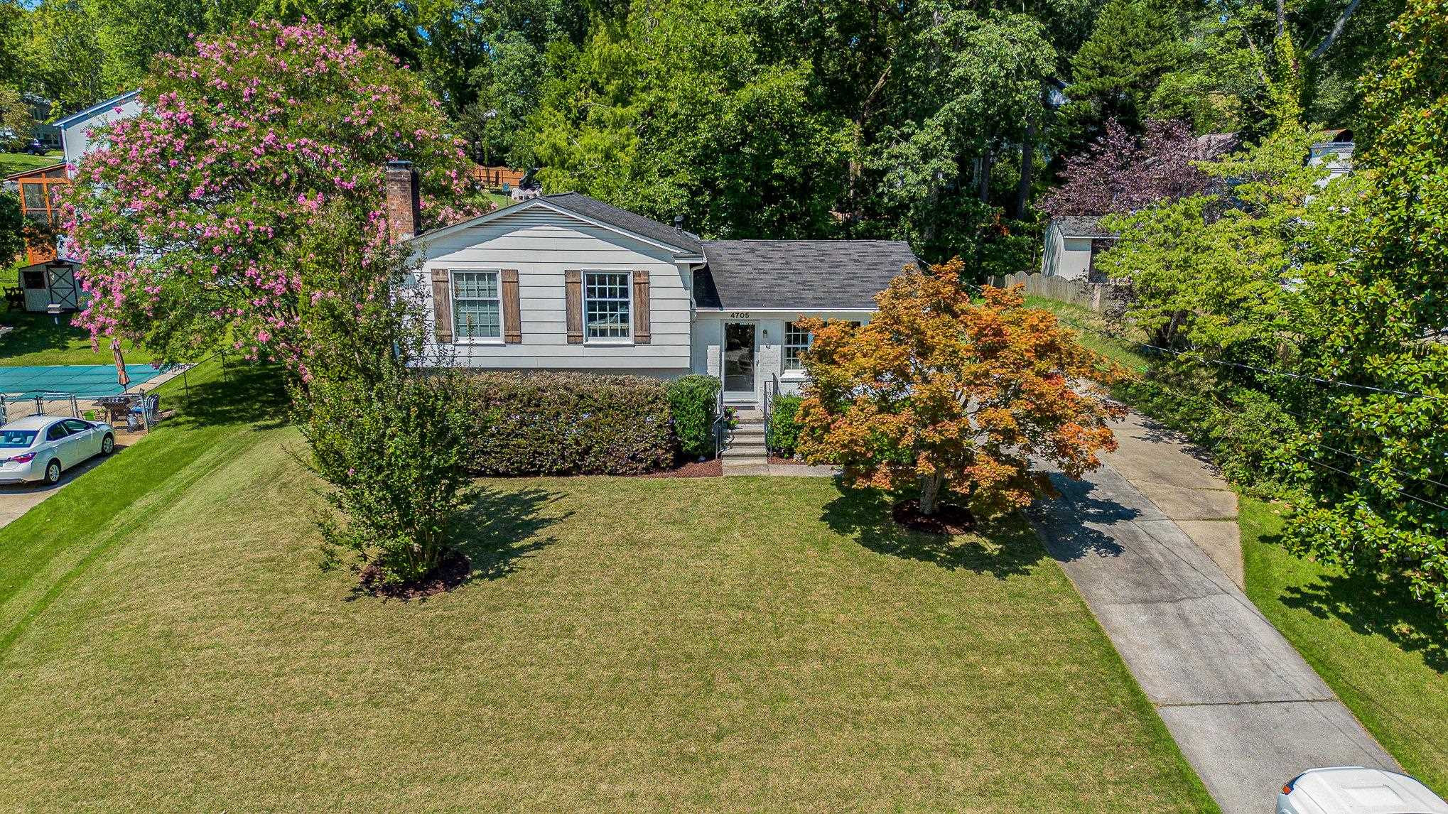 4705 Radcliff Road Raleigh, NC 27609 - Photo 3 of 29
