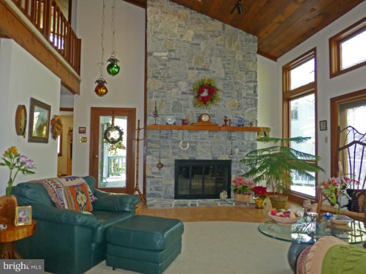 167 Mail Rte Road Sinking Spring, PA 19608 - Photo 11 of 25 Living Room