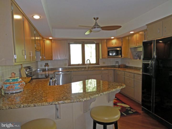 167 Mail Rte Road Sinking Spring, PA 19608 - Photo 17 of 25 Kitchen