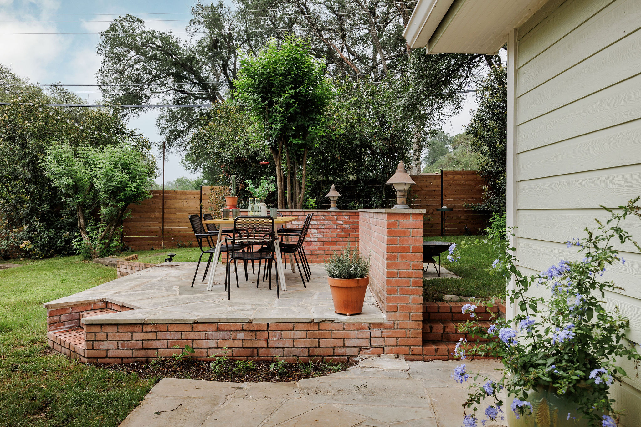 5203 Buffalo Pass Austin, TX 78745 - Photo 37 of 38 a view of a tables and chairs in patio