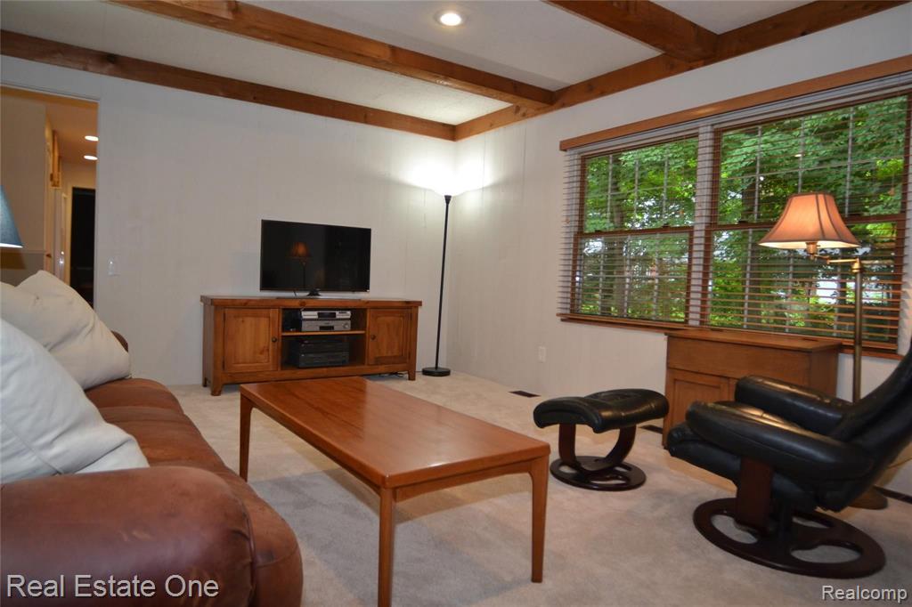 33877 Hunters Pointe Road Farmington Hills, MI 48331 - Photo 15 of 44