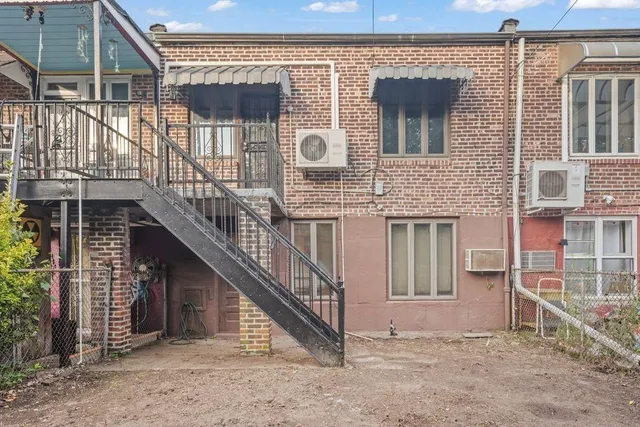 a house view with a outdoor space