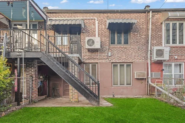 a view of front door of house