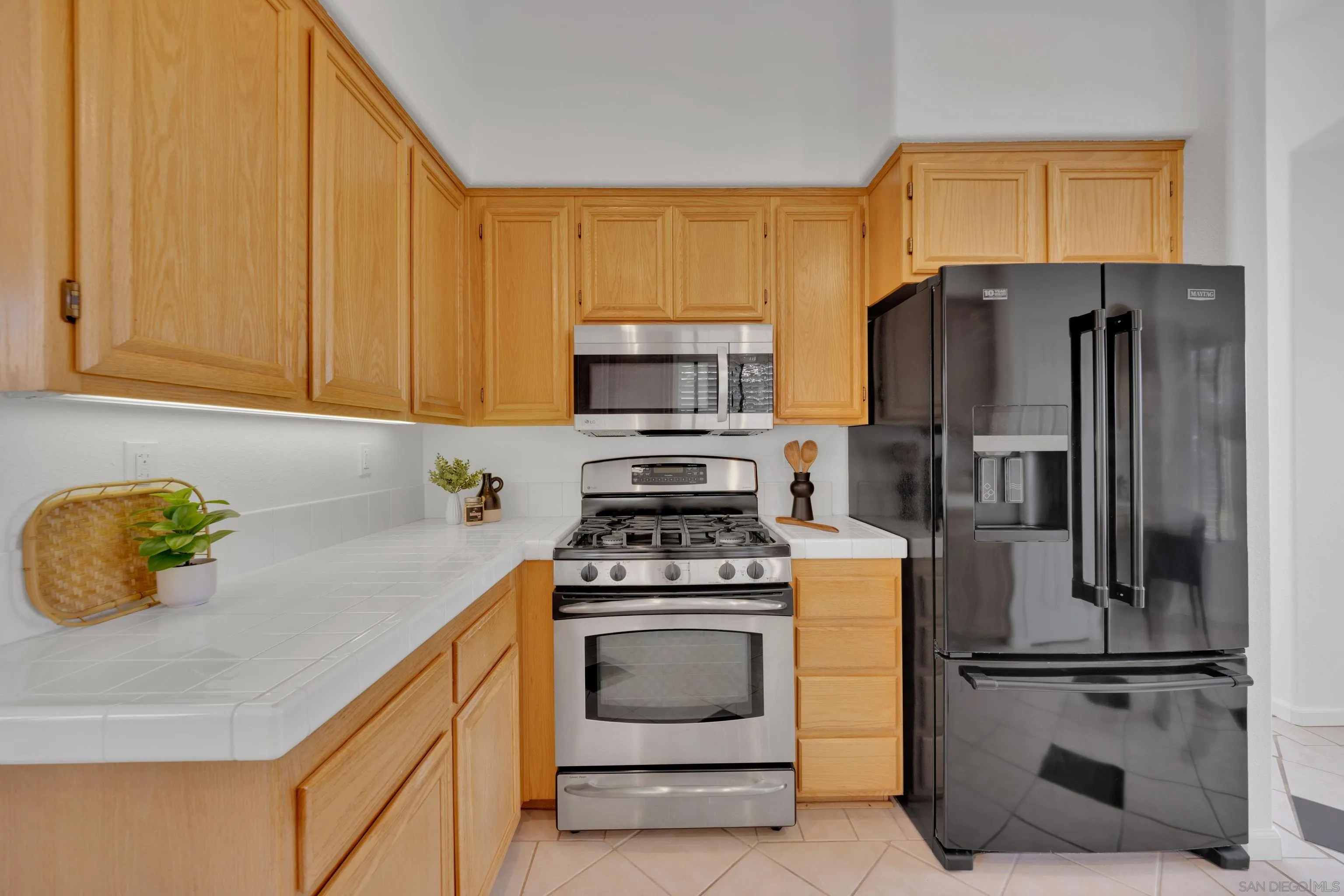 2334 Columbine Road Alpine, CA 91901 - Photo 14 of 42 a kitchen with appliances cabinets and a counter top space