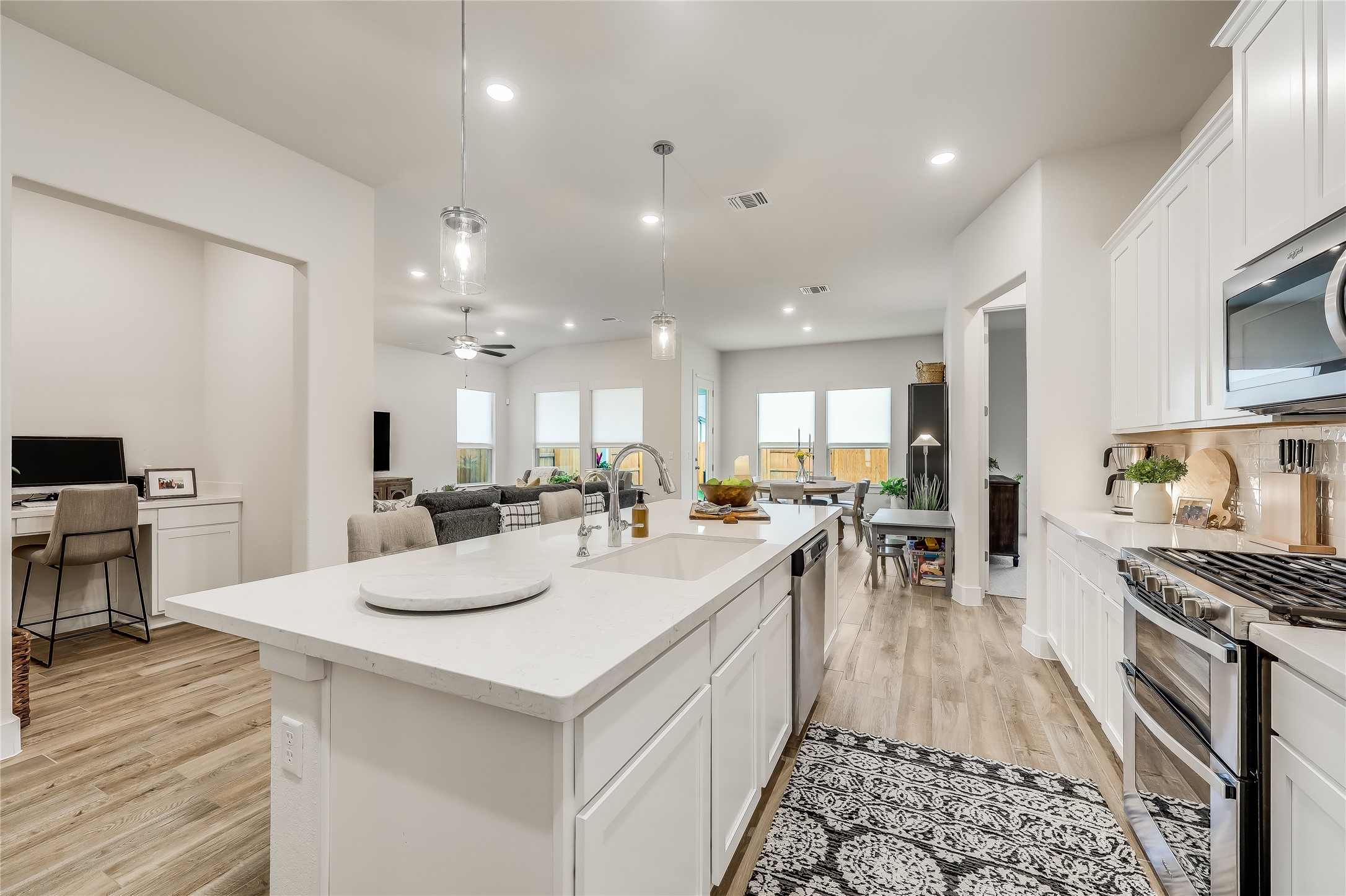 8400 Skytex Street Austin, TX 78744 - Photo 12 of 37