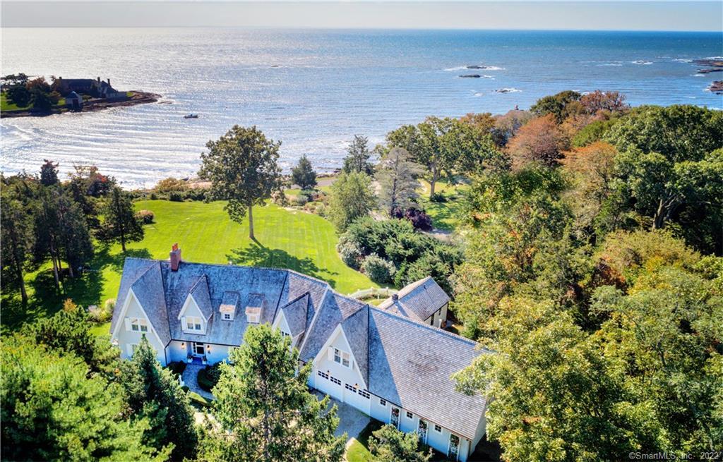 Sprawling Main Residence Down to the Water