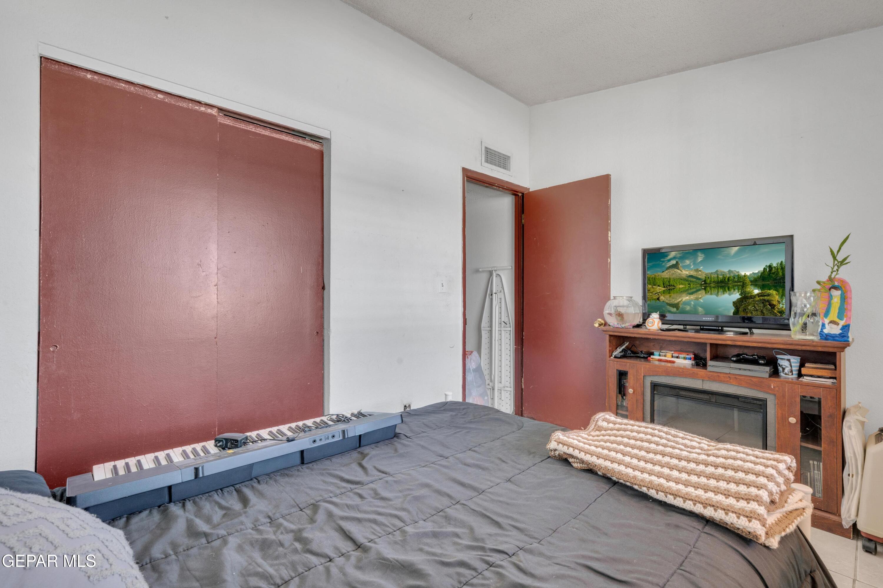 810 Silvestre Road El Paso, TX 79907 - Photo 21 of 33 a bedroom with a bed and a flat screen tv