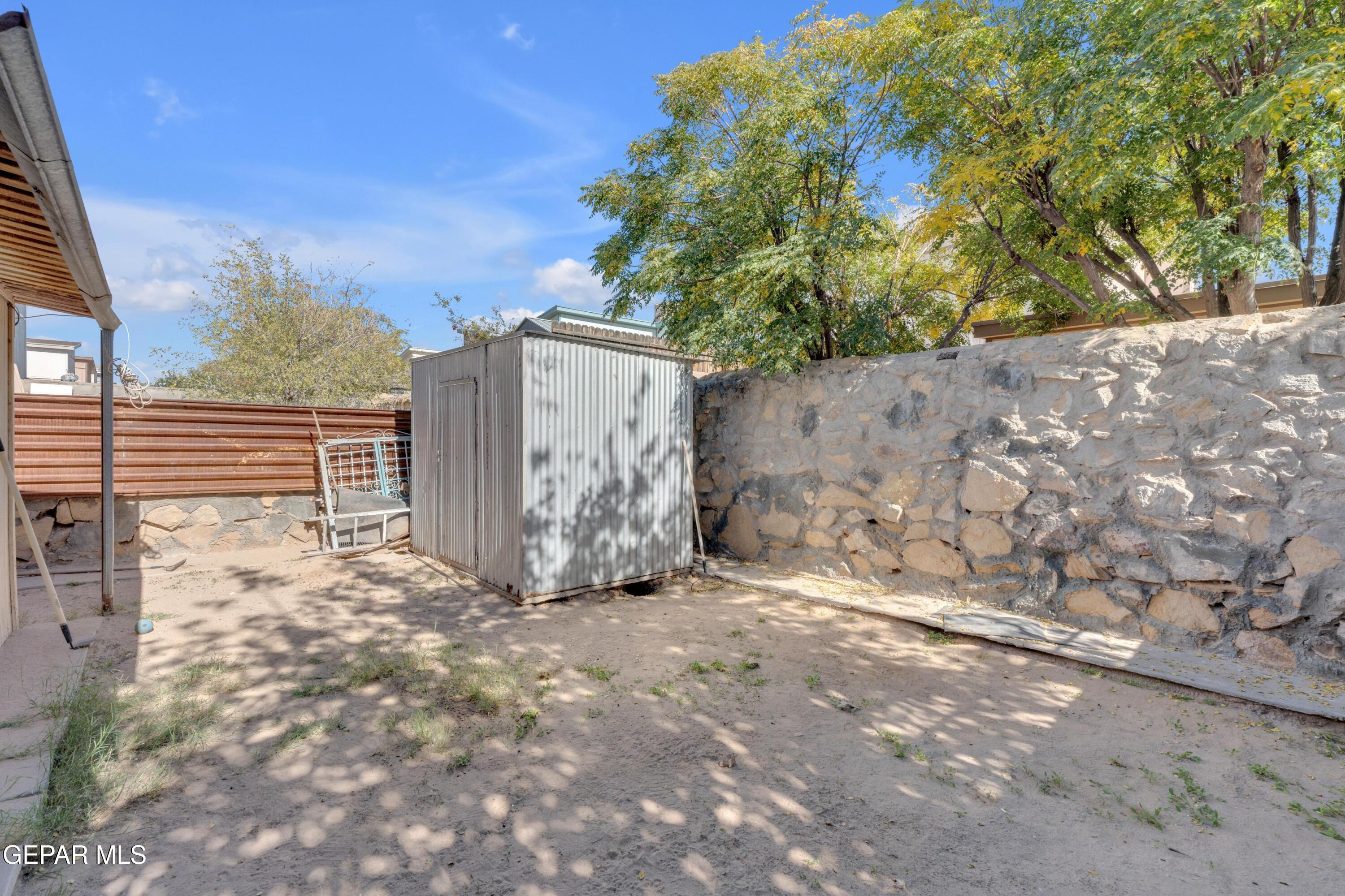 810 Silvestre Road El Paso, TX 79907 - Photo 33 of 33 a view of wooden fence