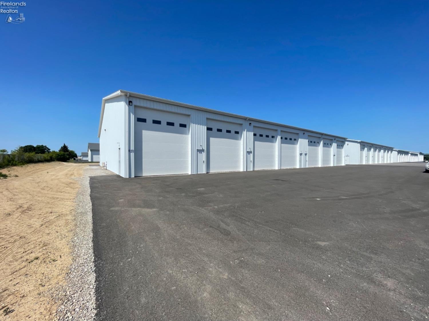 764 Southeast Catawba Road, Unit 121 Port Clinton, OH 43452 - Photo 11 of 30 Gallery Image 11