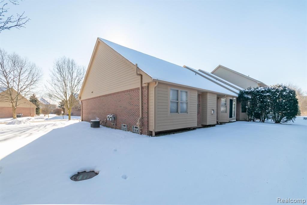 22460 Timber Ridge Court Woodhaven, MI 48183 - Photo 21 of 26